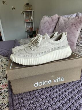 SZ 10 Dolce Vita Women's Cream Platform Sneaker
